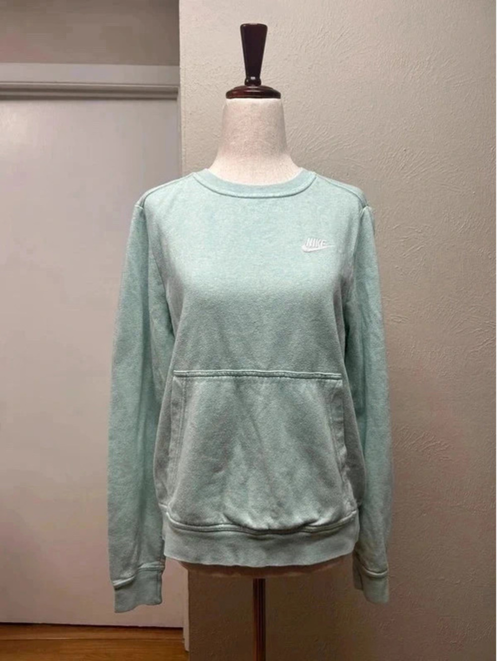 Nike crewneck sweater with pockets